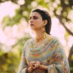 Nimrat Khaira Instagram - Ik ohde roop di dhup tikheri dooja mehkan da tirhaya Teeja ohda rang gulabi O kise gori maan da jaya ~ Shiv Kumar Batalvi 📸 @ravankhosa @channabambayaala
