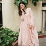 Nimrat Khaira Instagram - I either reply in 0.2 seconds or 4-5 business days 😃😁