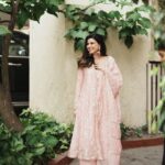 Nimrat Khaira Instagram - I either reply in 0.2 seconds or 4-5 business days 😃😁