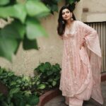 Nimrat Khaira Instagram - I either reply in 0.2 seconds or 4-5 business days 😃😁