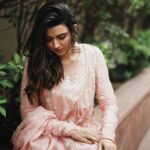 Nimrat Khaira Instagram - I either reply in 0.2 seconds or 4-5 business days 😃😁