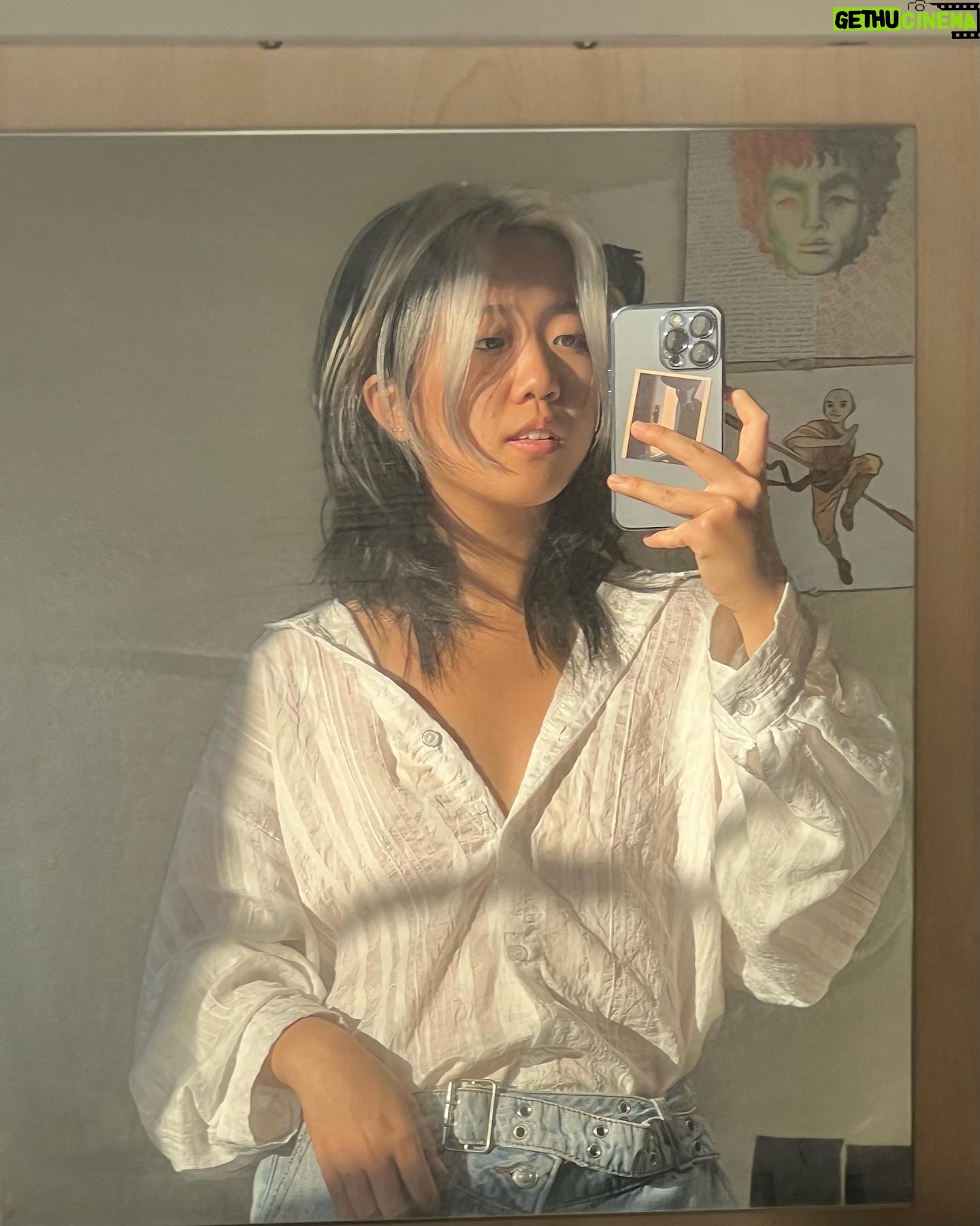 Nina Lu Instagram - white puffy shirts that make u feel like a slutty renaissance man>>>