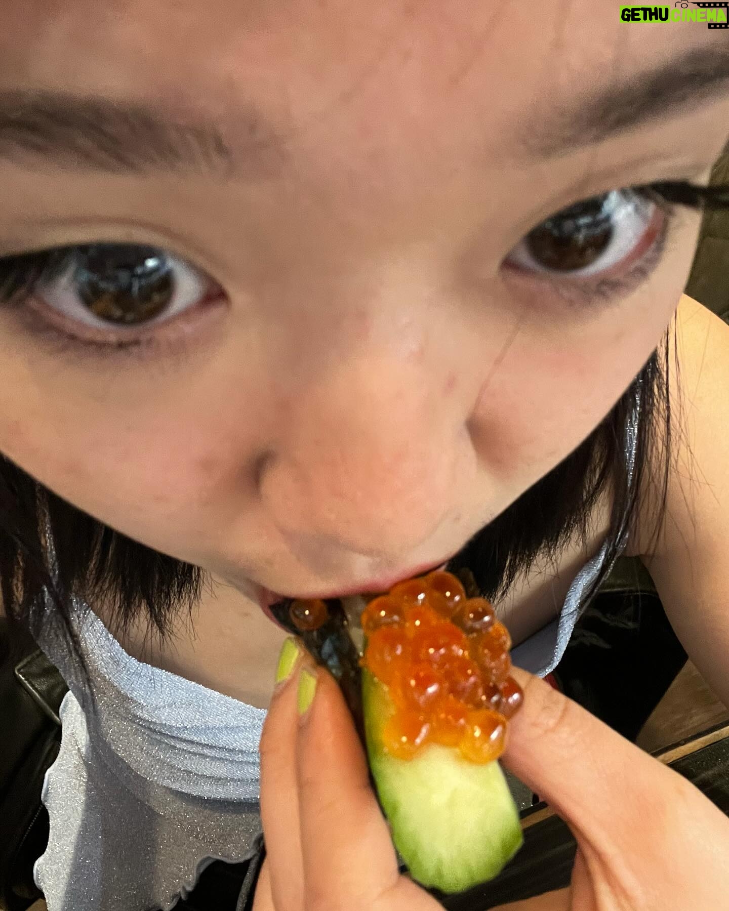 Nina Lu Instagram - i tried conch shell meat today !! 🙈🤩🍱🍣 picture credit: @gagemiles_