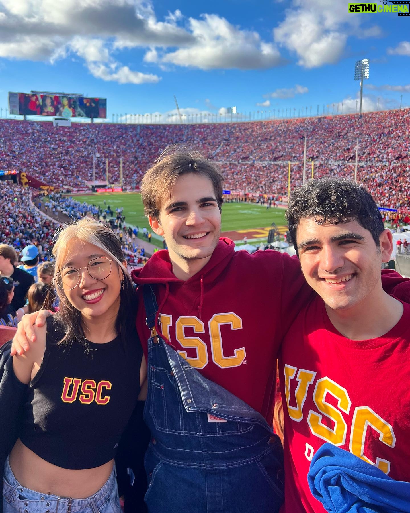 Nina Lu Instagram - 20-38 irl but 38-20 in my heart 😔✊🏼 #usc #uscfootball