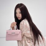 Ning Yi Zhuo Instagram - #VersaceLaVacanza #VersaceMedusa95 #Versace @versace💕 ‘Versace LA VACANZA POP-UP’ at Center Park/The Stage #3 3F, Shinjuku Isetan Main Bldg. 3-14-1, Shinjuku,Tokyo from May 8th to May 21st