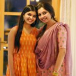 Niranjana Anoop Instagram - Uhmmmm ! cheriya chaya kaachal Undo ilyo guys......🤔😂❤️🤭🤩 With @niranjanaanoop99 💕 . . . . . . . 📸:@anzal_anz @sajeevchandran_photography_