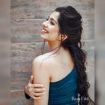 Niranjana Anoop Instagram - “The secret of great style, is to feel good in what you wear”. Proudly presenting from the house of “The Rare Edit “, “The bold & beautiful series” Shot by : @jijo_photographi Muse: @niranjanaanoop99 Styling: @nikhita_aa @the_rare_edit MUA: @ashif_marakkar