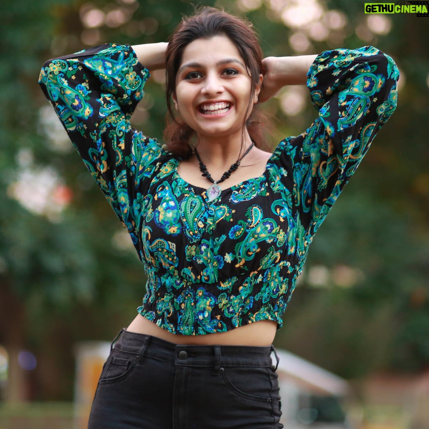 Niranjana Anoop Instagram - Ennekondu Ithra Variety Okke Pattu โThat Poseโ ๐๐๐ @pranavraaaj ๐ธ โฅ๏ธ