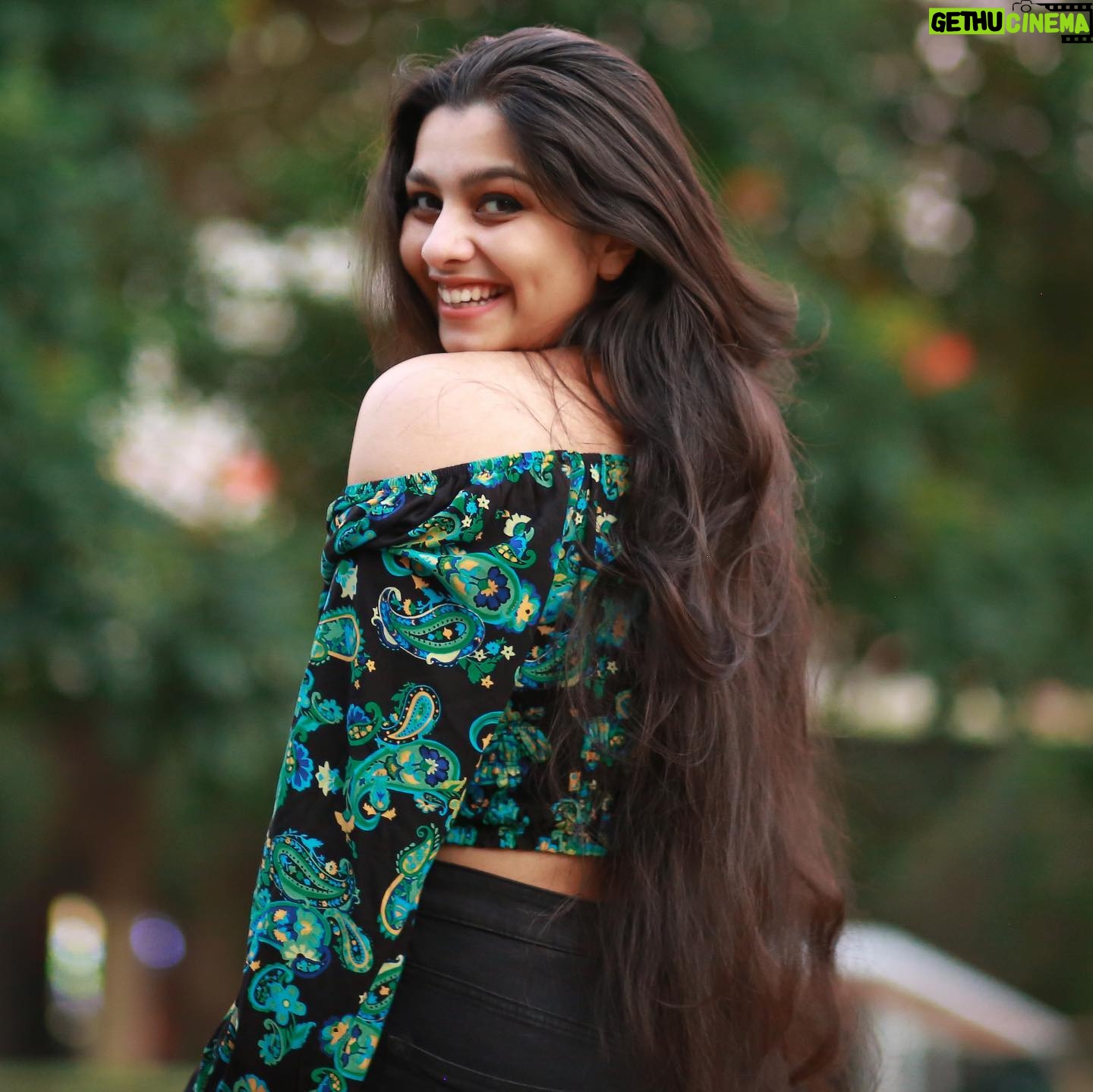 Niranjana Anoop Instagram - Ennekondu Ithra Variety Okke Pattu โThat Poseโ ๐๐๐ @pranavraaaj ๐ธ โฅ๏ธ