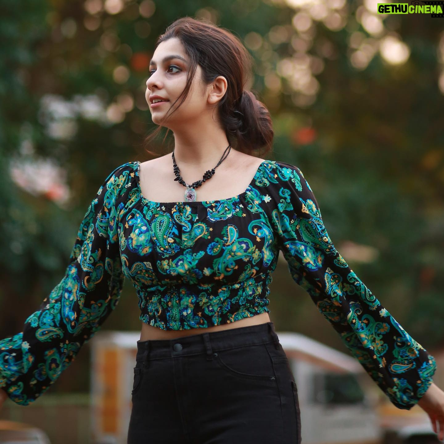 Niranjana Anoop Instagram - Ennekondu Ithra Variety Okke Pattu โThat Poseโ ๐๐๐ @pranavraaaj ๐ธ โฅ๏ธ