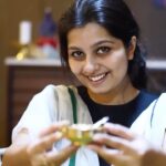 Niranjana Anoop Instagram – അച്ഛനും അമ്മയ്ക്കും ഒരു സ്വീറ്റ് സർപ്രൈസ്! ഈ വിഷു ആഘോഷിക്കാം ഒറ്റക്കെട്ടായി, ഒറ്റക്കൂട്ടായി.
നിങ്ങളുടെ വിഷു പ്ലാൻസ് താഴെ കമന്റ് ചെയ്യൂ.

Video and Edits 🤗🎥 : @pranavraaaj @akshaykumar_photography 

#brahminsfood #happyvishu #vishu2023