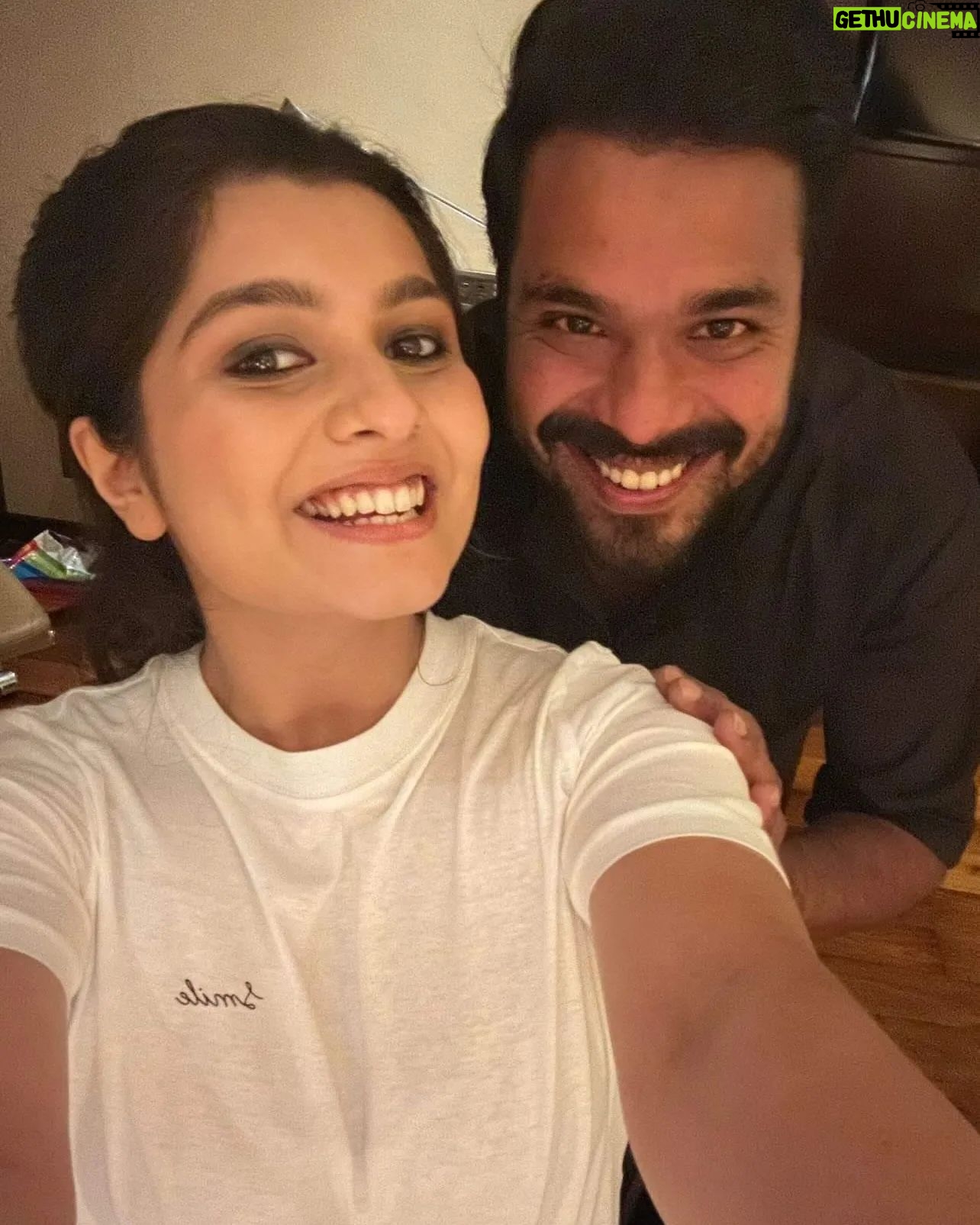 Niranjana Anoop Instagram - Chandrika and Bibeesh in a parallel world 🤩 In cinemas near you #enkilumchandrike @friday_filmhouse @aaditales @actor_vijaybabu