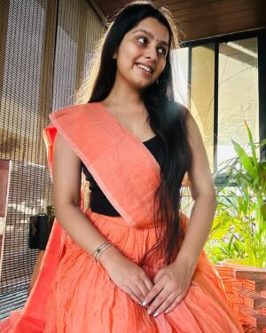 Niranjana Anoop Instagram - 🧡Felt like a Bomma 🧡

#saree#love#desigirl#ethnic#gold