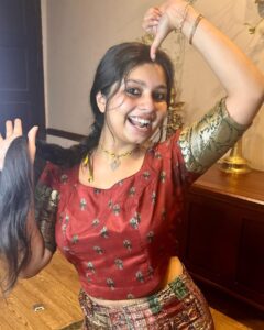 Niranjana Anoop Instagram - Onam Vanneeeee 🌸♥️ 📸 @narayani.anoop nu grace venam thre 🤣 ennekondu ithe pattu 😈 Happppyyyyyy Onammmm