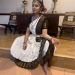 Niranjana Anoop Instagram – ♥️My Navami ♥️ 

@narayani.anoop clicked 😘

@lushlife_radhu_bridal.makeup with his magic brush ♥️

#blessedlife#dancer#dance