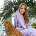 Nisa Sofiya Aksongur Instagram - 💜🐈 #nisasofiya #photodump #catlover