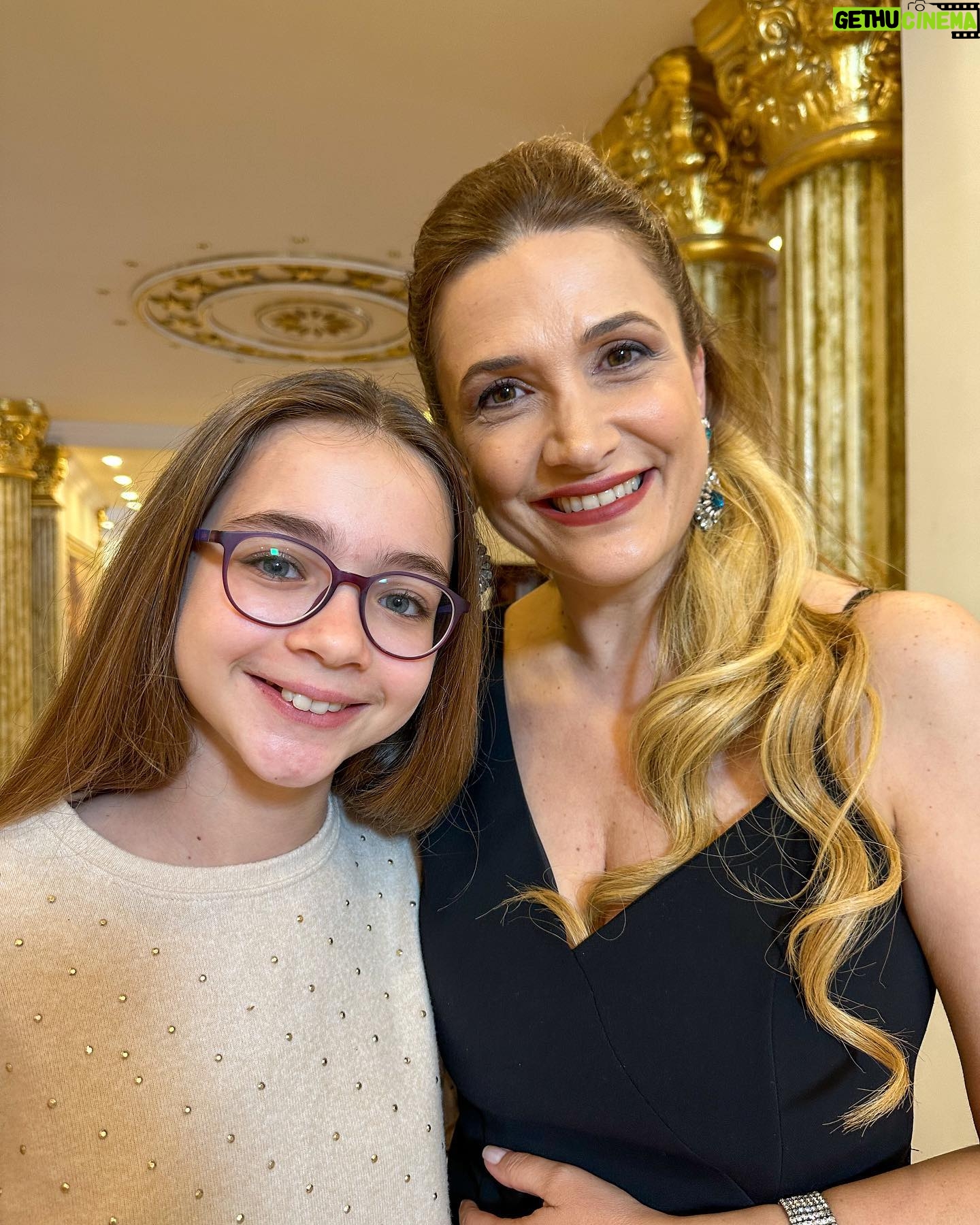 Nisa Sofiya Aksongur Instagram - Hicran dizisinde emeği geçen herkese çok teşekkür ederim, çok keyifli bir setti. Başka projelerde görüşmek üzere!🥰 @filmeviyapim @hicrandizi @gurselatesofficial @eelcinz @berkbakioglu @ozlemsurekk @yasaruzer @mr.ctnky @yagmurcokgenc #nisasofiya #hicran #final