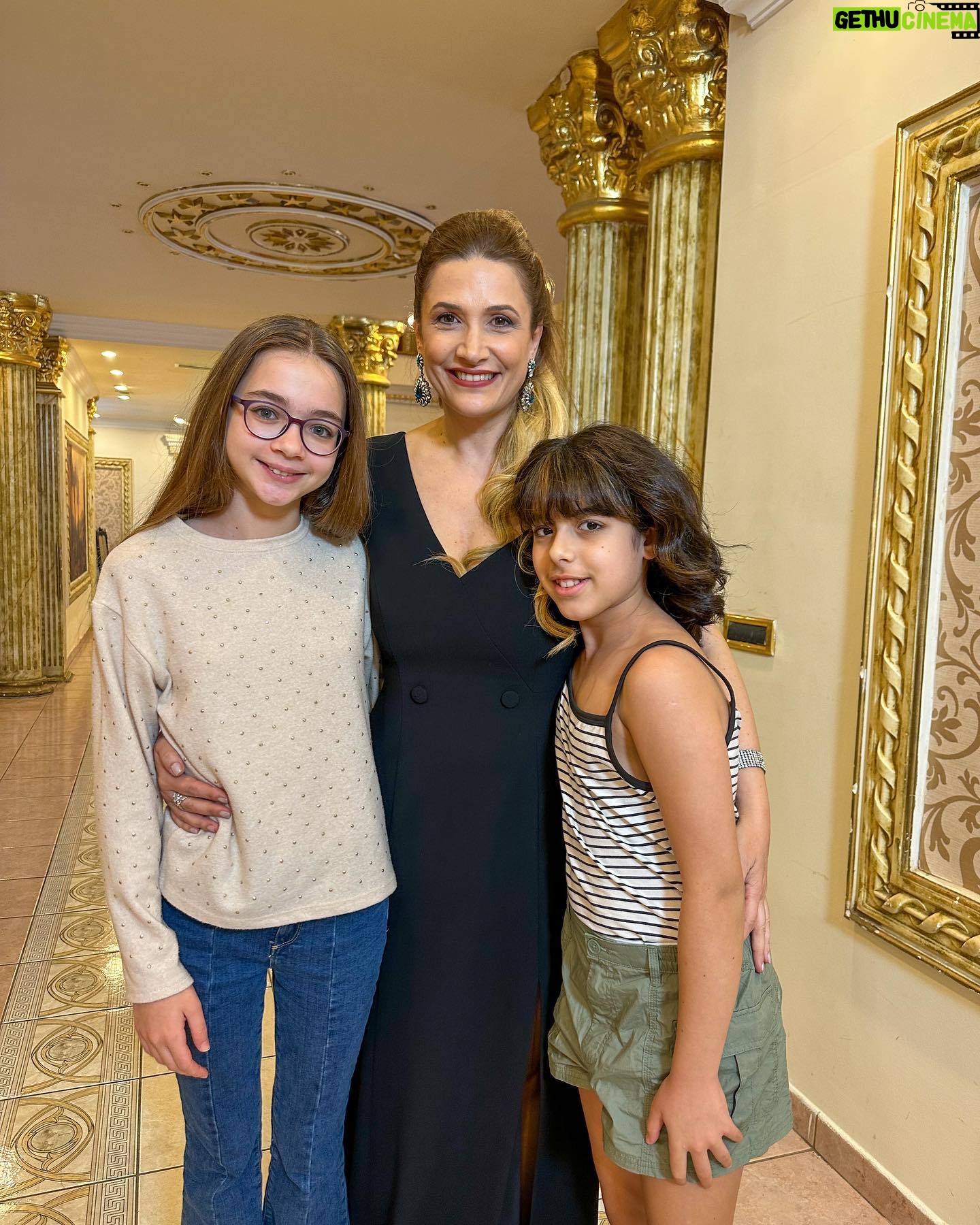 Nisa Sofiya Aksongur Instagram - Hicran dizisinde emeği geçen herkese çok teşekkür ederim, çok keyifli bir setti. Başka projelerde görüşmek üzere!🥰 @filmeviyapim @hicrandizi @gurselatesofficial @eelcinz @berkbakioglu @ozlemsurekk @yasaruzer @mr.ctnky @yagmurcokgenc #nisasofiya #hicran #final