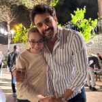 Nisa Sofiya Aksongur Instagram - Hicran dizisinde emeği geçen herkese çok teşekkür ederim, çok keyifli bir setti. Başka projelerde görüşmek üzere!🥰 @filmeviyapim @hicrandizi @gurselatesofficial @eelcinz @berkbakioglu @ozlemsurekk @yasaruzer @mr.ctnky @yagmurcokgenc #nisasofiya #hicran #final