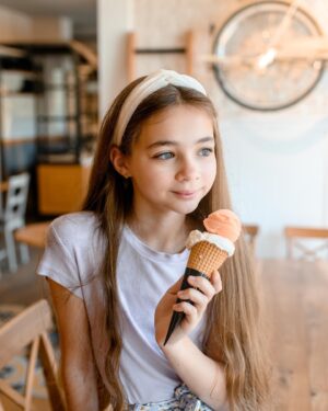 Nisa Sofiya Aksongur Instagram - 🍦 1-2-3-4? 
Photo: @elenayilmazist 

#nisasofiya #pozönerileri #outfitoftheday