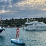 Nisa Sofiya Aksongur Instagram - Paddle board ✌️ #nisasofiya #paddleboarding #tatil