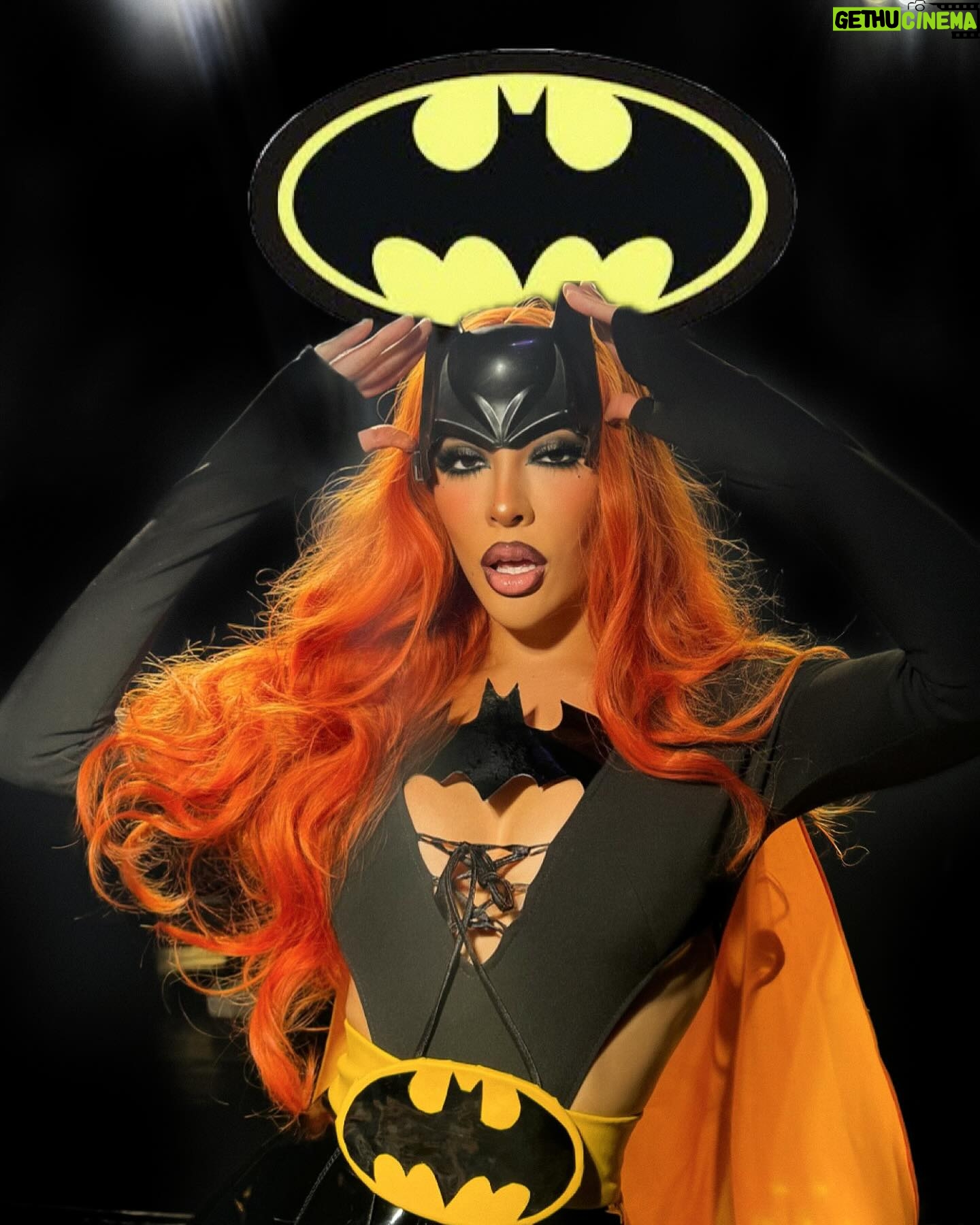 Nisamanee Lertvorapong Instagram - Bat man& Bad girl🦇💛🖤