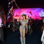 Nisamanee Lertvorapong Instagram - ได้มาเห็นกับตาละกับเทศกาลระดับโลกอย่าง @edc_lasvegas เว่อร์มาก!!! ทั้งเวที ระบบเสียง การตกแต่งในงาน มีลางว่าต่อไปอาจจะไม่ต้องบินมาถึงเมกา🤫🤩 ยังไงขอคะแนนลุคนี้เริ่ม!!! #edc #edclasvegas #insomniac