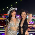 Nisamanee Lertvorapong Instagram - ได้มาเห็นกับตาละกับเทศกาลระดับโลกอย่าง @edc_lasvegas เว่อร์มาก!!! ทั้งเวที ระบบเสียง การตกแต่งในงาน มีลางว่าต่อไปอาจจะไม่ต้องบินมาถึงเมกา🤫🤩 ยังไงขอคะแนนลุคนี้เริ่ม!!! #edc #edclasvegas #insomniac