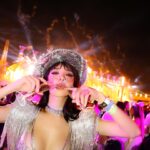 Nisamanee Lertvorapong Instagram - ได้มาเห็นกับตาละกับเทศกาลระดับโลกอย่าง @edc_lasvegas เว่อร์มาก!!! ทั้งเวที ระบบเสียง การตกแต่งในงาน มีลางว่าต่อไปอาจจะไม่ต้องบินมาถึงเมกา🤫🤩 ยังไงขอคะแนนลุคนี้เริ่ม!!! #edc #edclasvegas #insomniac