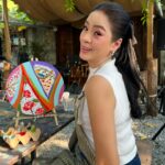 Nisamanee Lertvorapong Instagram - รีวิวผลของการลองเป็นเพื่อนกับแม่ตัวเอง1วัน😱😍 อย่างแรก แปลกมาก!!! เกิดมาเพิ่งเคยเรียกขื่อแม่ตัวเองห้วนๆ ตอนแรกกระดากปากมาก🤣 แล้วก็ได้ฟัง ได้เห็นอีกมุมของแม่ บางทีต่อให้เป็นแม่ เค้าก็อยากเป็นเพื่อนเราด้วย ที่พีคคือได้ลองหยุมหัวกัน😆 สำหรับคู่นัทกับแม่ ให้เป็นเพื่อนกันตลอดคงไม่ใช่เว แต่ประสบการณ์ครั้งนี้ทำให้ได้เข้าใจแม่มากขึ้น แม่ก็ได้เข้าใจลูกมากขึ้น แนะนำลองทำกันดู อะไรใหม่ๆดี #เป็นเพื่อนกับแม่