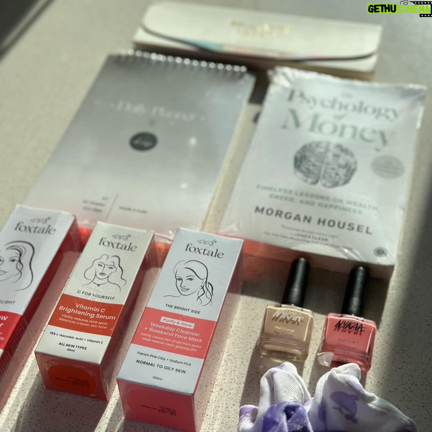 Nisha Agarwal Instagram - ~MOTHERS DAY GIVEAWAY~ Hello lovelies, I’m giving away these 4 packages to 4 wonderful women or men for their mothers or super moms themselves. All you need to do is; 1) Like this post 2)Share it on your story 3)Comment and share your mother’s day wishes below. *within India only Winners will be announced on the 9th May! Wishing you all strength, love and happiness always ❤️ Love, N