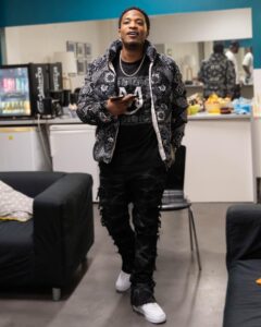 Niska Instagram - Soldat sans grade on a capté le truc 🥷🏿🦅 📸 @lubin.photo