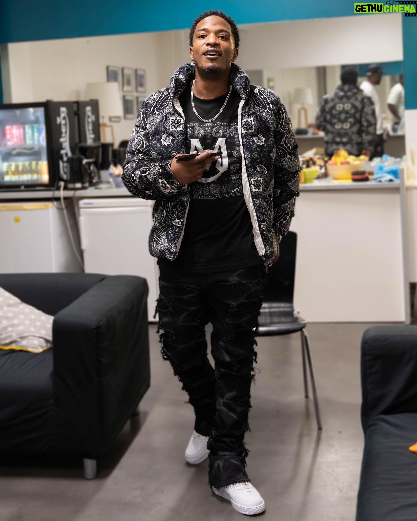 Niska - 116.3K Likes - Soldat sans grade on a capté le truc 🥷🏿🦅
📸 @lubin.photo
