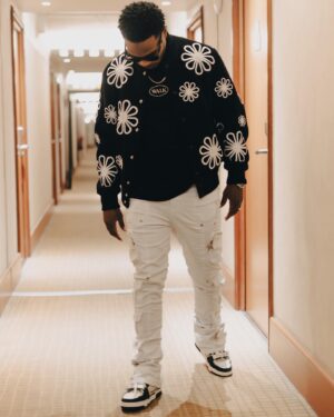 Niska Instagram - Malgré le succès on aime pas les flashs 🦅🥷🏿

📸 @maka.mata