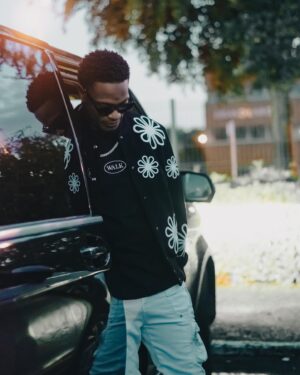 Niska Instagram - Malgré le succès on aime pas les flashs 🦅🥷🏿

📸 @maka.mata