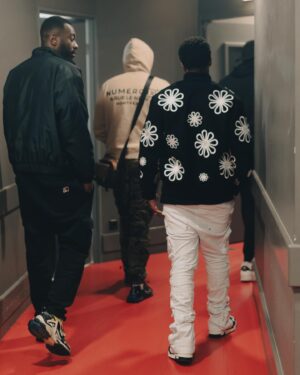 Niska Instagram - Malgré le succès on aime pas les flashs 🦅🥷🏿

📸 @maka.mata