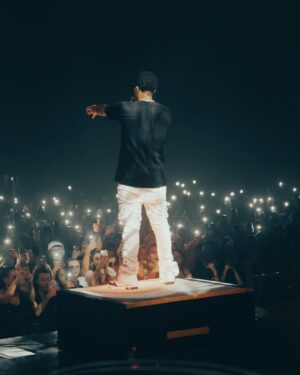 Niska Instagram - Malgré le succès on aime pas les flashs 🦅🥷🏿

📸 @maka.mata