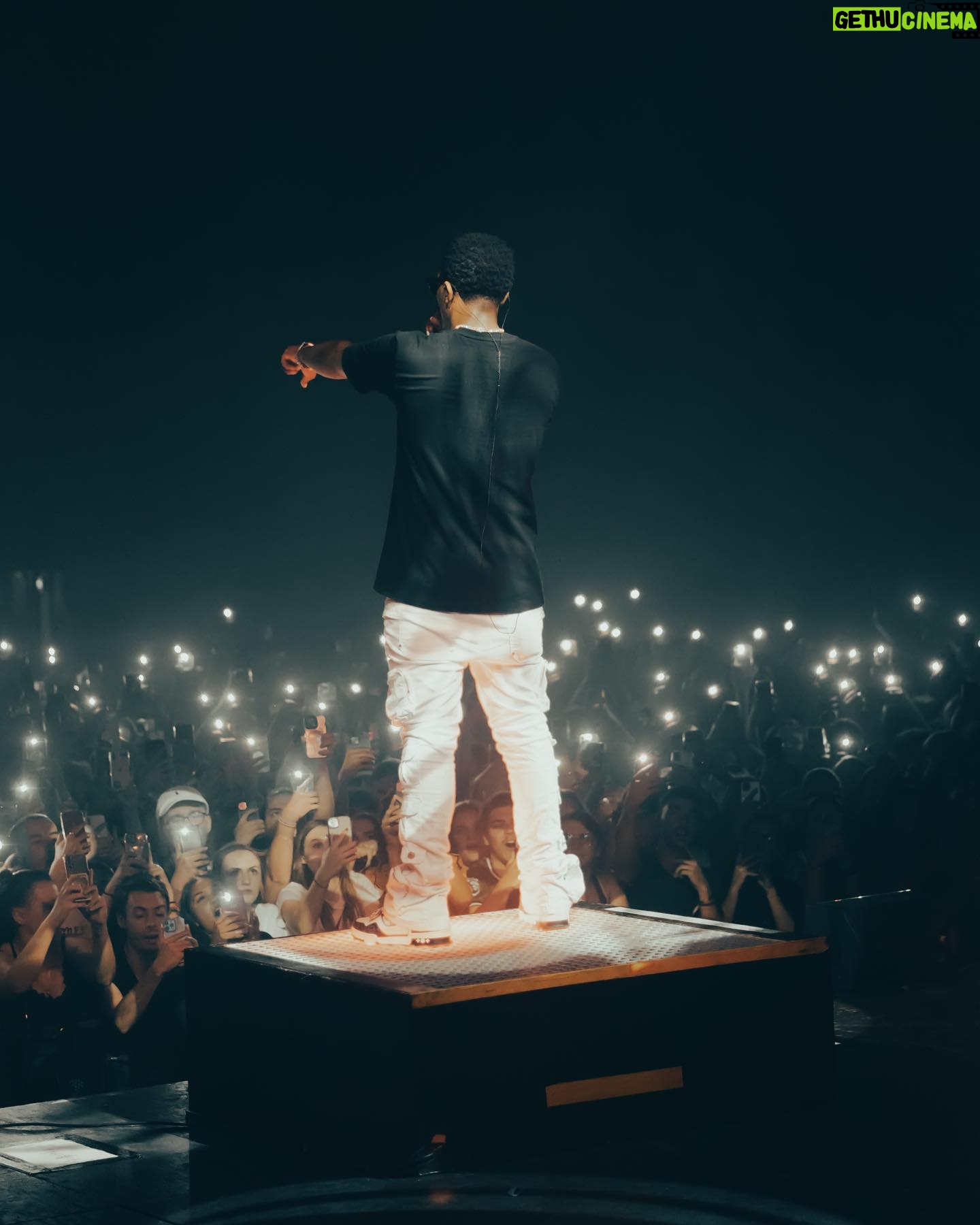 Niska - 109.8K Likes - Malgré le succès on aime pas les flashs 🦅🥷🏿
📸 @maka.mata