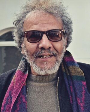 Nisrin Erradi Instagram - أستادي العزيز (أحمد إيزدة )من علمني قواعد التشخيص المسرحي و الصداقة الحقيقية من دعمني من أول يوم لي في المعهد العالي للفن المسرحي…. الله يرحمك خبر محزن أتلقاه اليوم 🌸