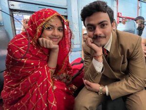 Nitanshi Goel Instagram - Phool mil gayiiii 🌸😃
From where are you watching this Phool urf Sajni?🌹

#nitanshigoel #laapataaladies #Phool #Sajni