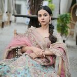 Nitanshi Goel Instagram – 🦢🩷🪞✨

Shoot Concept & Look Designed By:- @nehaadhvikmahajan 
MUA , Hair & Styling :- 
@nehaadhvikmahajan 
💄Makeup :- @forever52india
📸Photography:- @knotsbyamp
👗Outfit :- @kamalbhaisareesangam
💎Jewellery :- @sonisapphire
Assisted By :- Team NAM At @imuseacademy 
Location📍:- @truetrammtrunk 

#Phool #LaapataaLadies #nitanshigoel