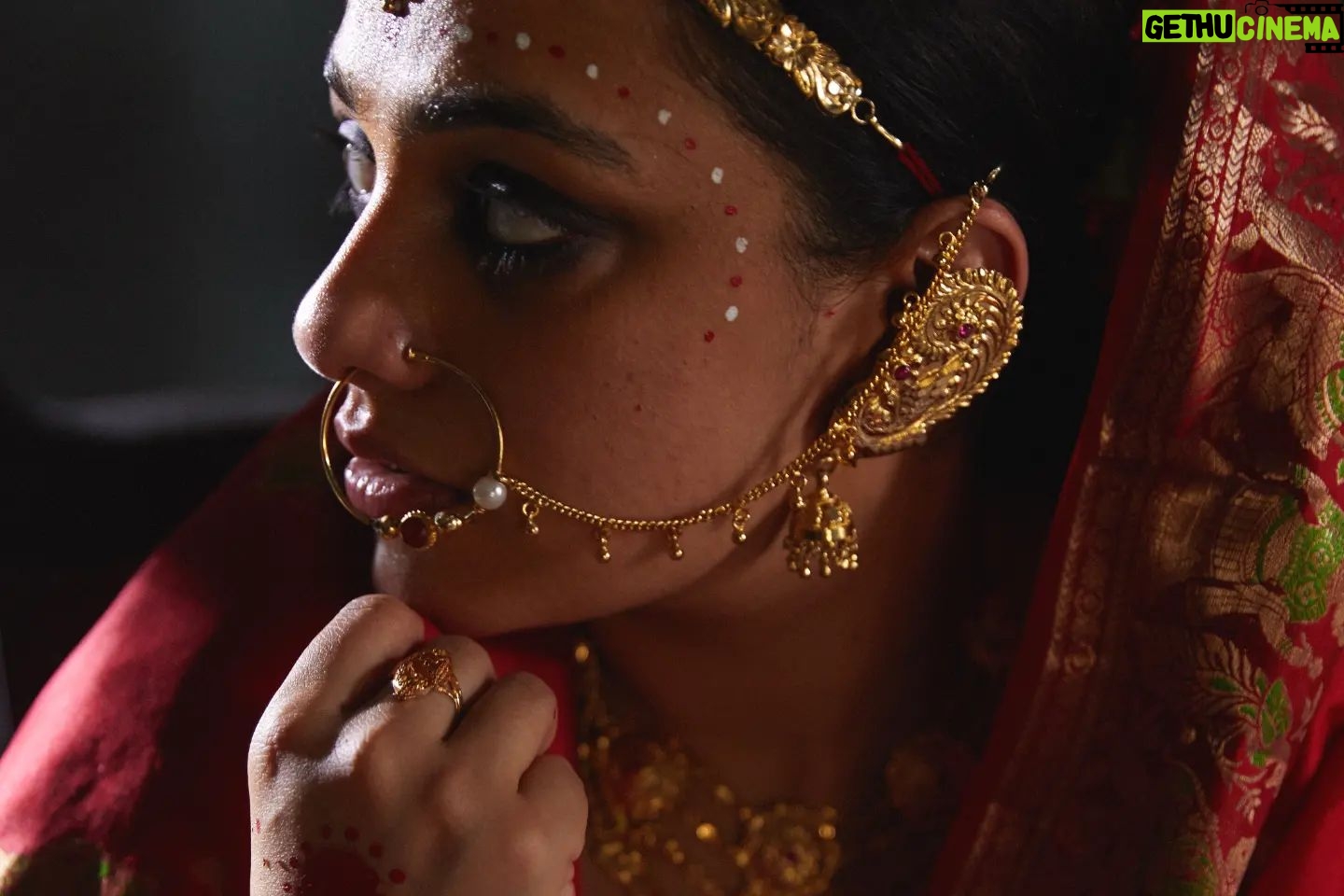 Nithya Menen Instagram - Mrinmoyi from Samapti, directed by Satyajit Ray (based on Tagore's short story of the same name). It is a love story, which shows the journey of its lead character Mrinmoyi from being an unruly and carefree young girl to a loving wife. Reimagine is an attempt to take a fresh look at the character and spinning a new story out of them. But all are re-interpretations with an intriguing approach while retaining the visual essence of the original works. Creative direction and styling, make up done by @rishabhad Clothes @parama_g Photography @sauvicksengupta