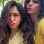 Niti Taylor Instagram - And just like that, we can dance anywhere 👯🎵 Comment below your fav dancing spots #instagramreels #reels#reelitfeelit #trendingreels#reelsinstagram #dance#friends