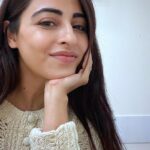 Niyati Fatnani Instagram - ….. mil gayi pareshaniii🤍 #90s #kid #whites #nomakeup #nofilter #look #selfies #niyatifatnani