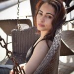 Niyati Fatnani Instagram - Do Naina aur Ek Kahani...📖 #oldsongs #stare #game #simplicity #freespirit #niyatifatnani