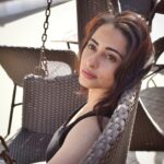 Niyati Fatnani Instagram - Do Naina aur Ek Kahani...📖 #oldsongs #stare #game #simplicity #freespirit #niyatifatnani