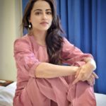 Niyati Fatnani Instagram - Hi there 🌸 Outfit: @kaftanize_clothing Brand pr: @socialpinnaclepr × @styling.your.soul #coord #pink #ootd #fashion #comfy #in #my #skin #niyatifatnani