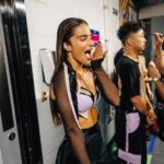 Noa Kirel Instagram - לקח לי כמה ימים לסכם את הטירוף שחוויתי שנקרא אירוויזיון. לעכל אני לא חושבת שאצליח מתישהו. הודיעו לי שנבחרתי לייצג את מדינת ישראל ביולי 2022, עברו עשרה חודשים והנה אני, נועה הקטנה מרעננה, עומדת עם דגל ישראל על בימת האירוויזיון, מסתכלת מסביבי ולא מאמינה שאני נמצאת שם. עבדתי קשה. התרגשתי. שמחתי. בכיתי. נפלתי. כאבתי. אבל בעיקר התגאתי. התגאתי לייצג מדינה שלמה ולדעת שכולכם מאחוריי. הרגשתי את האהבה והתמיכה שלכם עד ליברפול. התגובות שאני מקבלת מכם מהרגע שזה התחיל מרגשות אותי ומחממות לי את הלב. הזדמנות לומר לכם תודה. על החיבוק שאני מקבלת. על הפרגון, האהבה, התמיכה, העזרה בהצבעות. הלכתם איתי יד ביד וזו תחושה שלעולם לא אצליח להסביר. יצאתי למסע הזה עם משלחת החלומות שהיו שם בשבילי ולמעני לכל צורך קטן או גדול ככל שהיה. לפני הכל תודה לרוברט, שדחף אותי לעשות את הדבר המשוגע הזה והאמין בי מהרגע הראשון. כאן 11 שבחרו אותי וליוו אותי לאורך כל הדרך בניצוחה של שרון דריקס שדאגה לי להכל. דורון מדלי שהיה היוצר והמנהל האומנותי שבלעדיו לא הייתי עושה את זה. הבמאי אביחי חכם שתמיד יודע להיות הכי מדוייק וטוב במה שהוא עושה. יובל כהן מנהל קריאייטיב ויועץ אומנותי שתיפקד על הכל ביד רמה. דנה דיין מפיקת החלומות שלי. מור חממי הכיאורגרפית הנצחית שלי שיצרה את הטירוף הזה יחד עם מור נוסם. הרקדנים הטובים בעולם- עמית גואטה, עדן שאמה, ניב אלבז, רפאל בנימין וזוהר פיזיצקי. צוות הביוטי שלי שהולך איתי לכל מקום- איתי בצלאלי שאחראי על הלוק יחד עם אלון ליבנה. תהילה גוטליב על האיפור. עינת סברלו על השיער. נעמה לוי אופק שדאגה לקול שיצא ממני. שי בונדר שאחראי על עיצוב הווידיאו במסכים שהשאירו את כולם פעורי פה. מאי ספדיה וינון יהל שיצרו יחד איתי ועם מדלי את השיר הזה. המאבטחים שהגנו ושמרו על משלחת שלמה. דורון חרפ מנהל הבמה שלי שתמיד שם. ערן לוי שתיעד את הרגעים היפים ביותר. רוני פרץ שעשתה עבודה מטורפת. שיר פינטו שכבר שנים נותן את הנשמה. למוריה זלצר וולשטין שהכינה אותי לכל ראיון. שיין הורוביץ שדאג לגרפיקה מושלמת מהיום הראשון. תומר בן הזוג שלי שדאג, תמך והכיל. המשפחה שלי שהיו עסוקים בלהיות המשפחה הטובה והתומכת בעולם. ושוב, תודה לכם ועליכם. הייתה לי הזכות לייצג את מדינת ישראל 🤍🦄