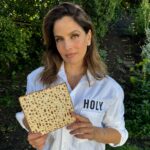 Noa Tishby Instagram – I’m thrilled to take part in the @UJAfedNY #MatzahChallenge dedicated this year to Israel 🇮🇱 For the hostages. For those we lost on October 7. For students on campus. For Jews around the world! Thank you for nominating me @echriqui 💙
For every post with Matzah you share on social media with the #MatzahChallenge during the holiday $18 will go to Israel so post away.
I’m challenging: @therealdebramessing, @alonatal and @brettgelman
עם ישראל חי! Am Israel Chai!
📸 @YoavDavis
👕: @holyland_civilians