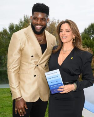 Noa Tishby Instagram - Thanks to everyone who came to my book launch in Los Angeles last week. I’ll be in NYC, Philly, and Long Island this week with @emmanuelacho talking about our new book “Uncomfortable Conversations With a Jew.”

Go to my bio to get tickets and order the book.

Dress @motherofall_official 
Hair @alonshalomsalon 
MU @ortal_labrecque_beauty